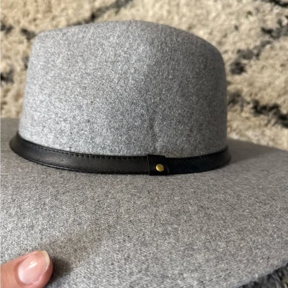Forever 21 Gray Fedora Hat - Picture 2 of 7